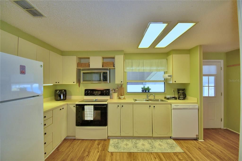 For Sale: $189,000 (2 beds, 2 baths, 1514 Square Feet)