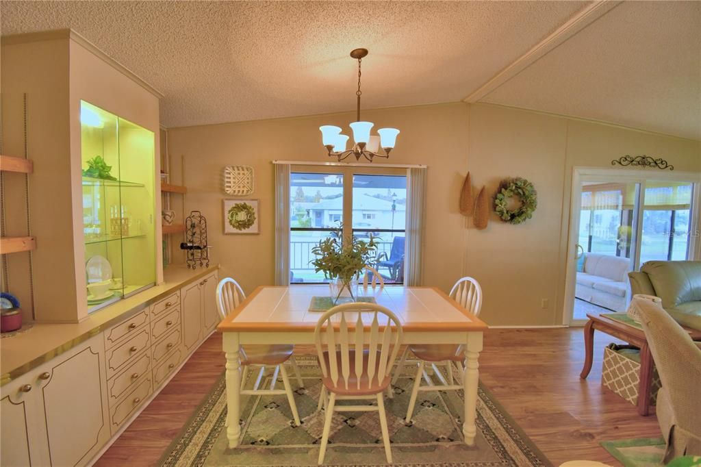 For Sale: $189,000 (2 beds, 2 baths, 1514 Square Feet)