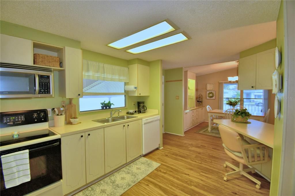 For Sale: $189,000 (2 beds, 2 baths, 1514 Square Feet)