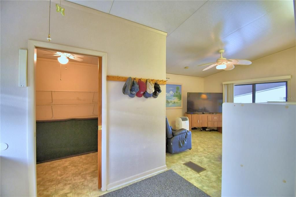 For Sale: $189,000 (2 beds, 2 baths, 1514 Square Feet)