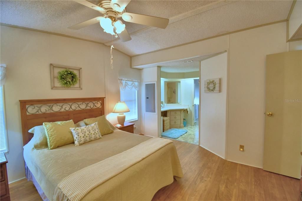 For Sale: $189,000 (2 beds, 2 baths, 1514 Square Feet)