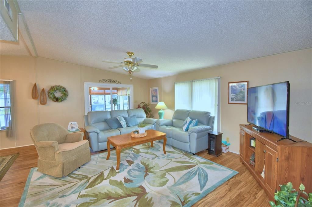 For Sale: $189,000 (2 beds, 2 baths, 1514 Square Feet)