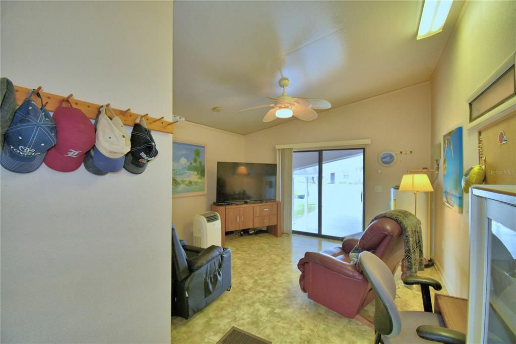 For Sale: $189,000 (2 beds, 2 baths, 1514 Square Feet)