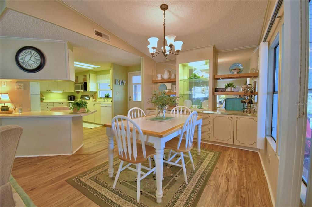 For Sale: $189,000 (2 beds, 2 baths, 1514 Square Feet)