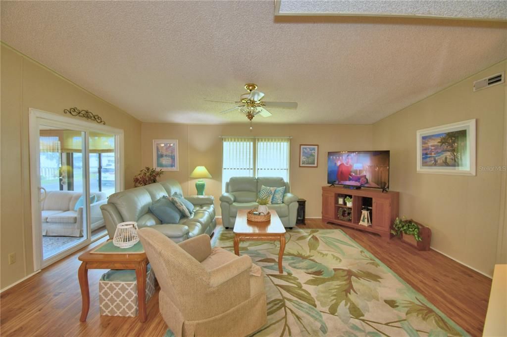 For Sale: $189,000 (2 beds, 2 baths, 1514 Square Feet)