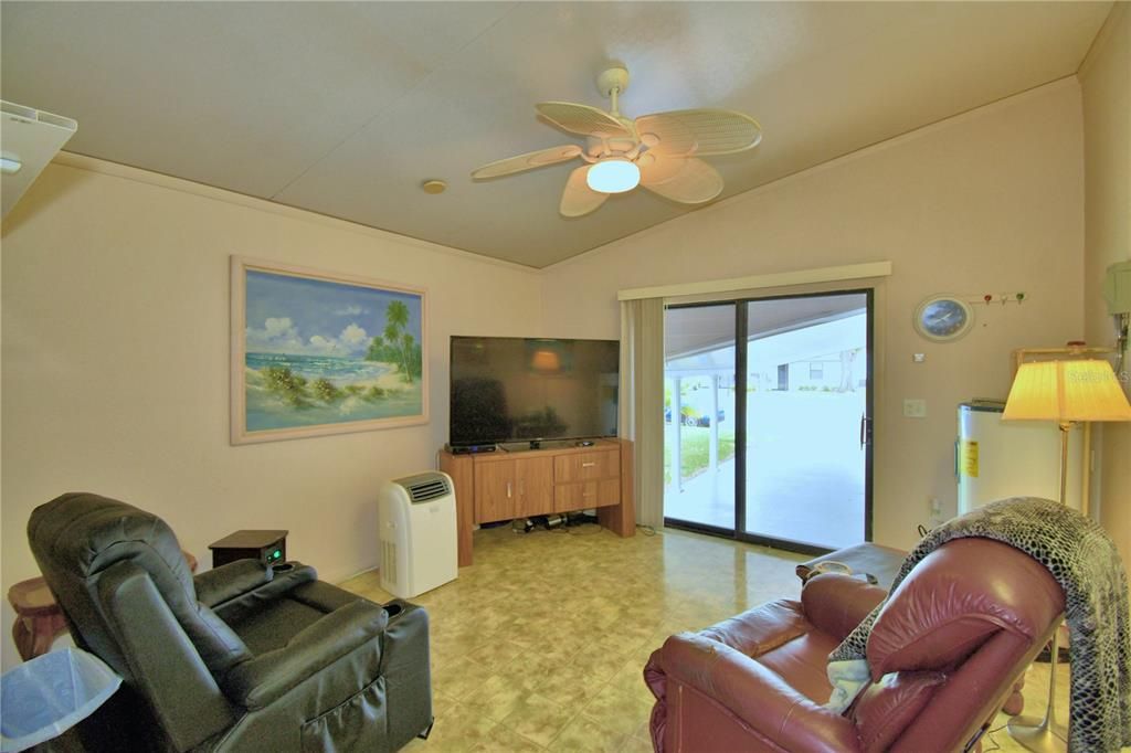 For Sale: $189,000 (2 beds, 2 baths, 1514 Square Feet)