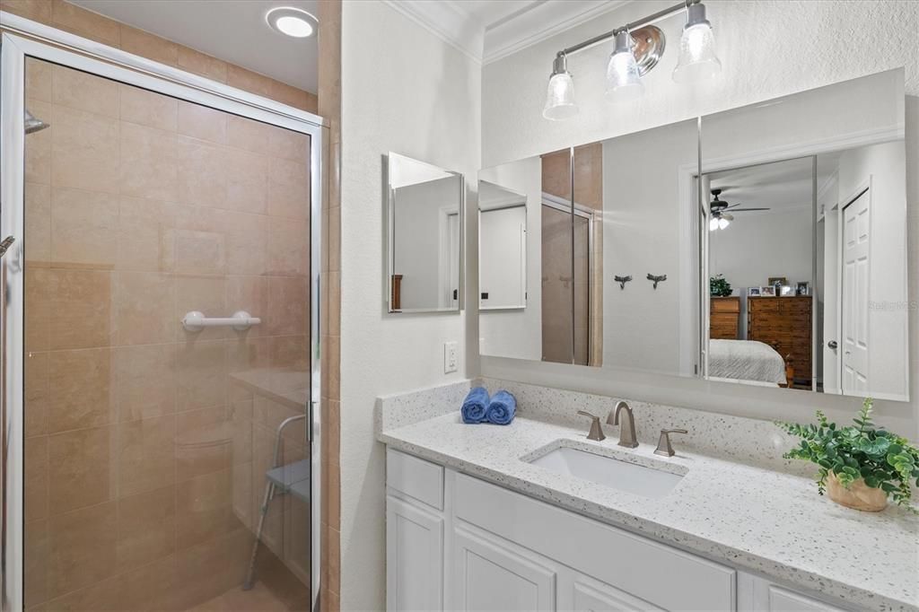 待售: $259,900 (2 贝兹, 2 浴室, 1156 平方英尺)