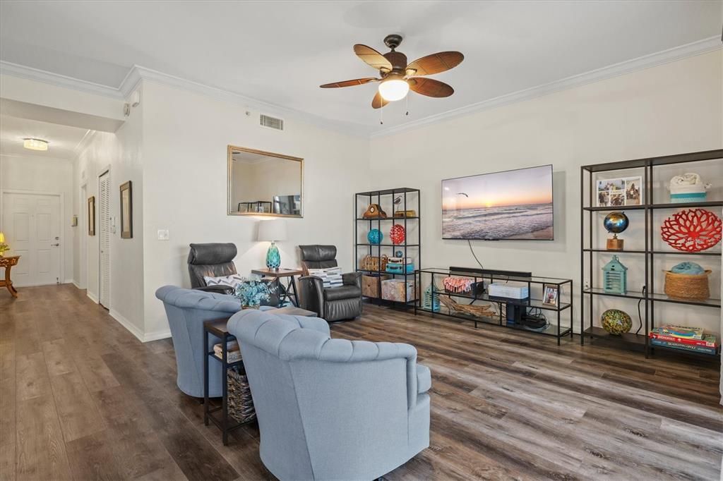 待售: $259,900 (2 贝兹, 2 浴室, 1156 平方英尺)