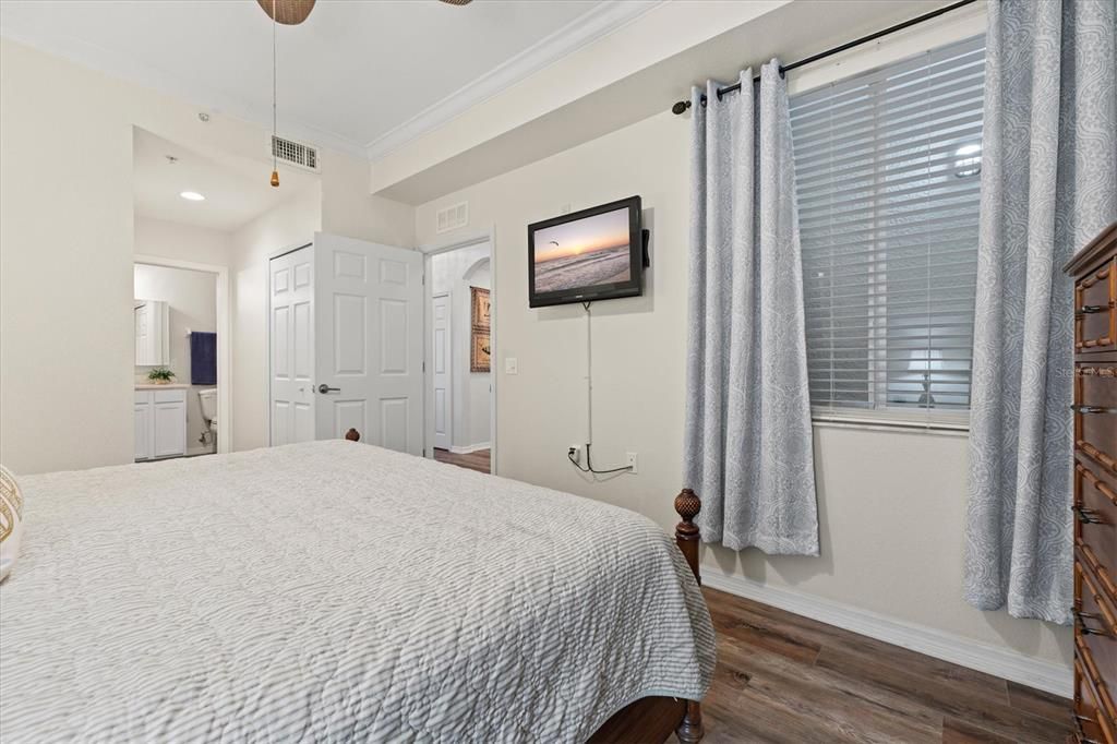 待售: $259,900 (2 贝兹, 2 浴室, 1156 平方英尺)