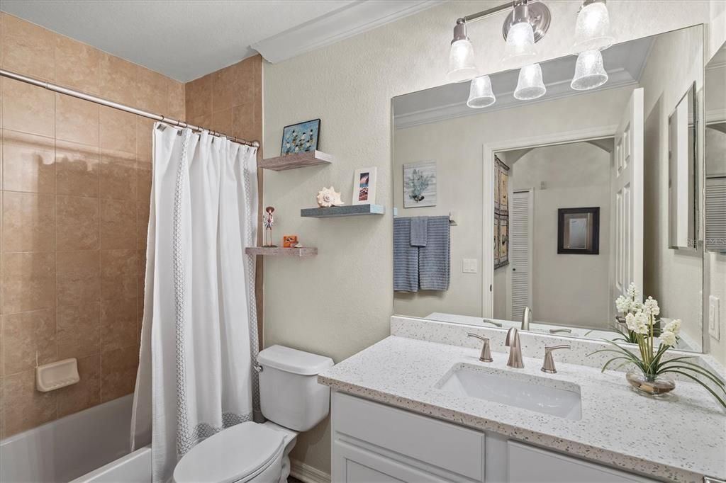 待售: $259,900 (2 贝兹, 2 浴室, 1156 平方英尺)