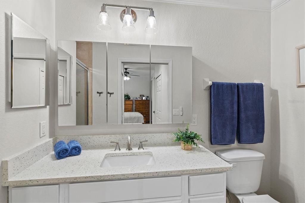 待售: $259,900 (2 贝兹, 2 浴室, 1156 平方英尺)