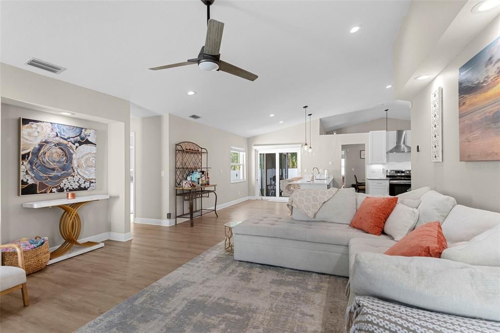 На продажу: $630,000 (3 спален, 2 ванн, 2053 Квадратных фут)