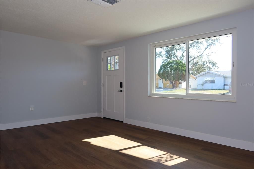 На продажу: $230,000 (2 спален, 1 ванн, 1032 Квадратных фут)