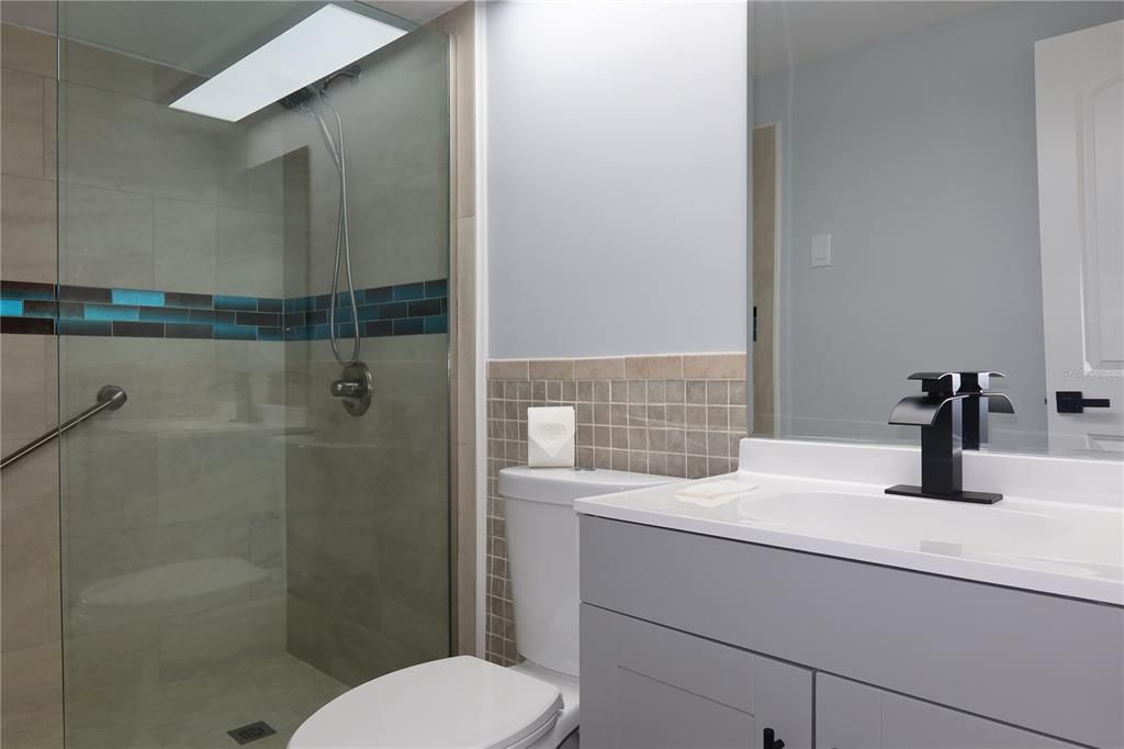 На продажу: $230,000 (2 спален, 1 ванн, 1032 Квадратных фут)