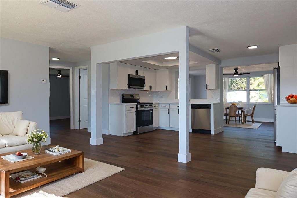 На продажу: $230,000 (2 спален, 1 ванн, 1032 Квадратных фут)