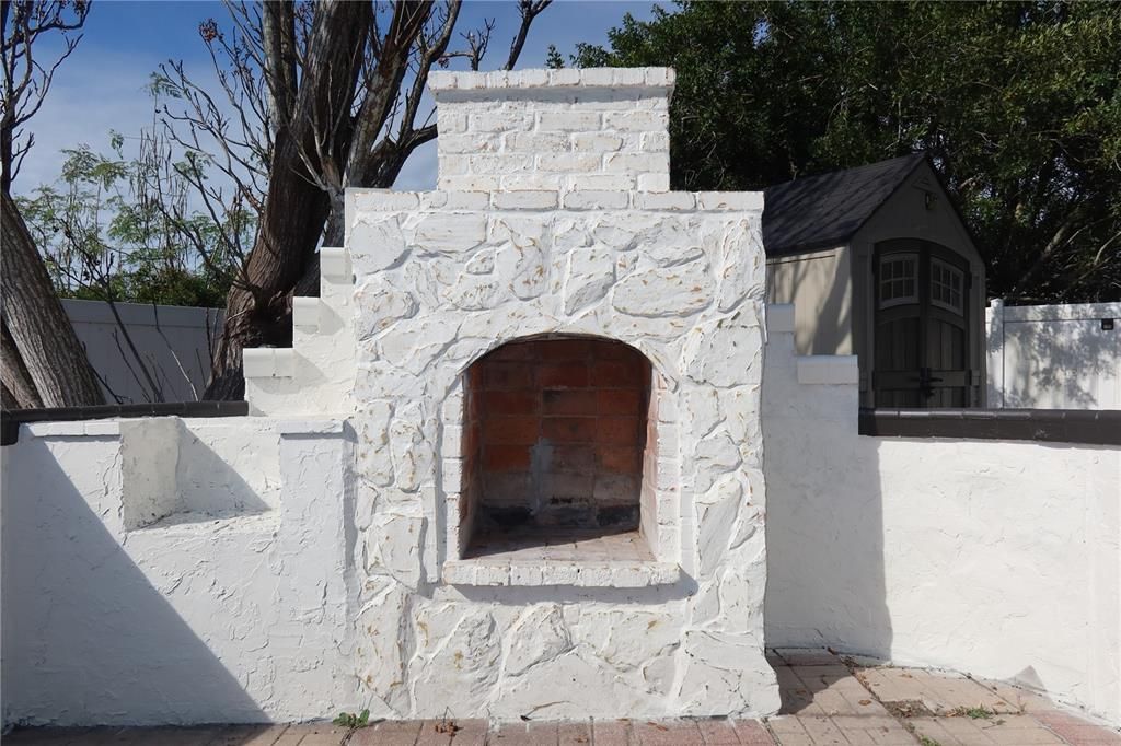 На продажу: $230,000 (2 спален, 1 ванн, 1032 Квадратных фут)