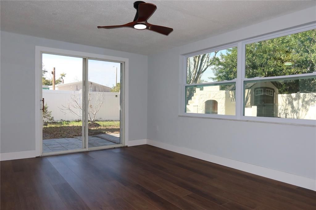 На продажу: $230,000 (2 спален, 1 ванн, 1032 Квадратных фут)