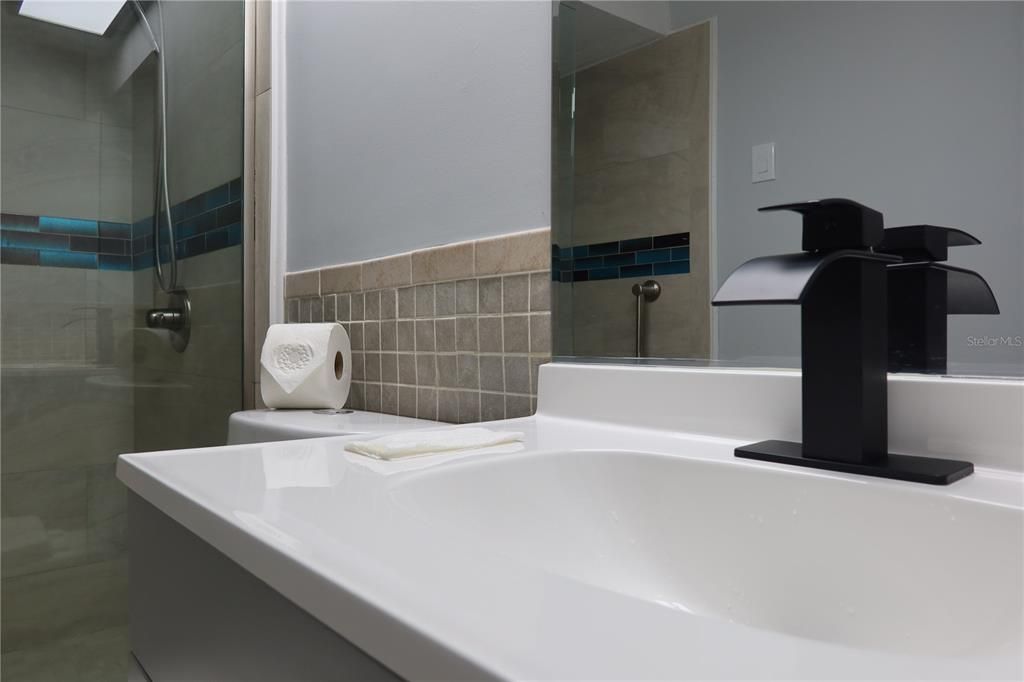 На продажу: $230,000 (2 спален, 1 ванн, 1032 Квадратных фут)