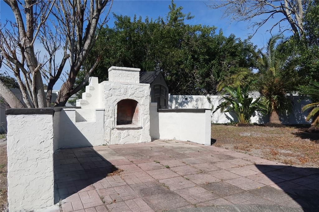 На продажу: $230,000 (2 спален, 1 ванн, 1032 Квадратных фут)