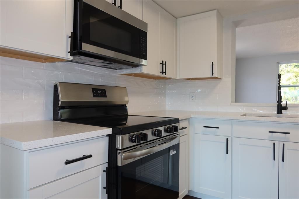 На продажу: $230,000 (2 спален, 1 ванн, 1032 Квадратных фут)