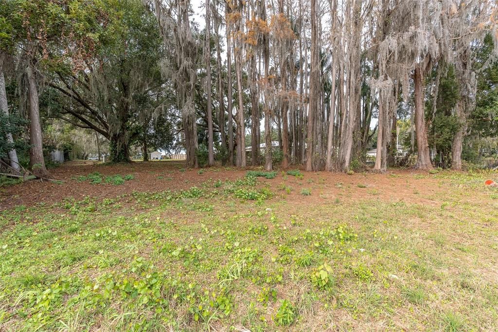 Activo con contrato: $550,000 (1.26 acres)