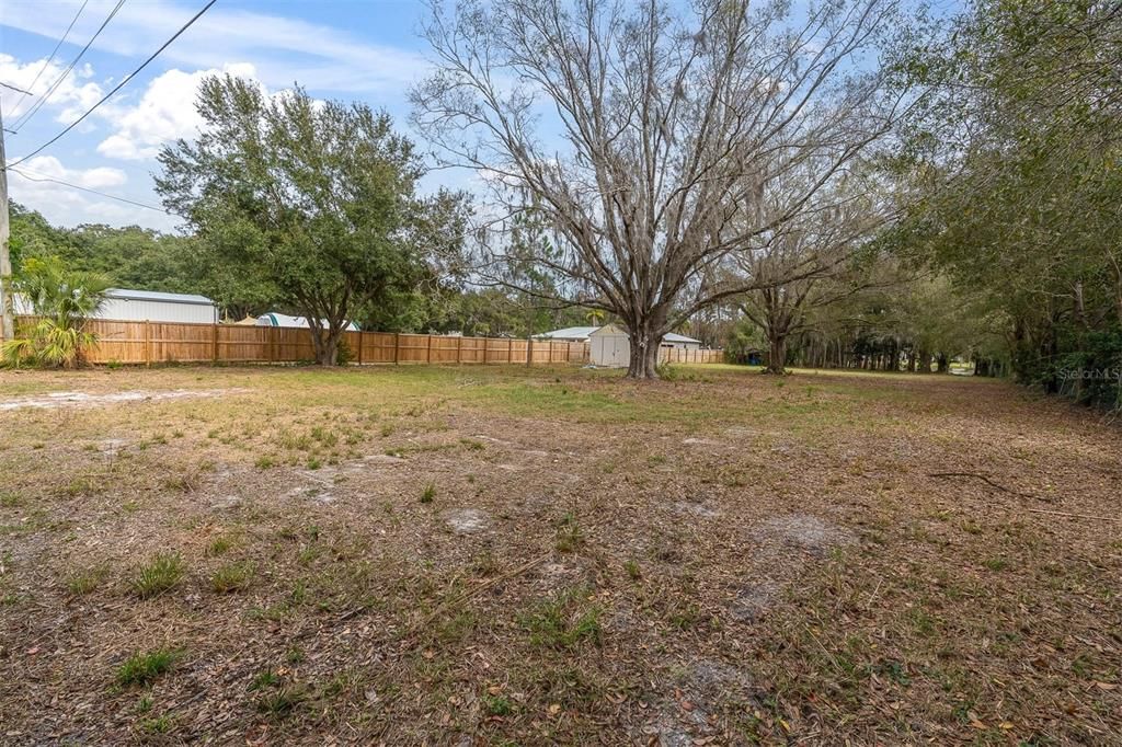 Activo con contrato: $550,000 (1.26 acres)