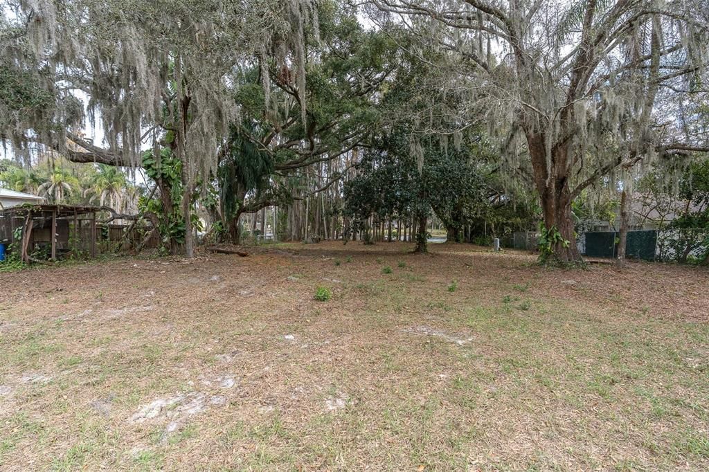 Activo con contrato: $550,000 (1.26 acres)