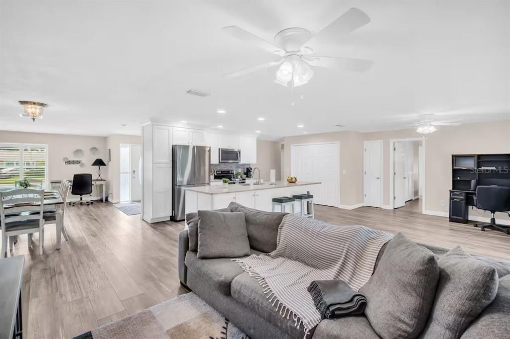 出租: $5,500 (4 贝兹, 3 浴室, 2491 平方英尺)