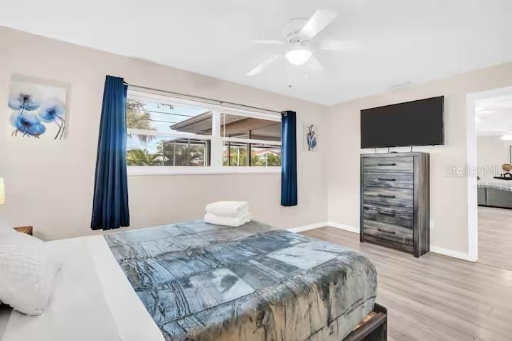 出租: $5,500 (4 贝兹, 3 浴室, 2491 平方英尺)