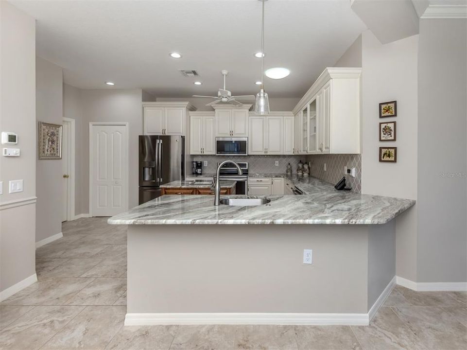 For Sale: $385,900 (2 beds, 2 baths, 1463 Square Feet)