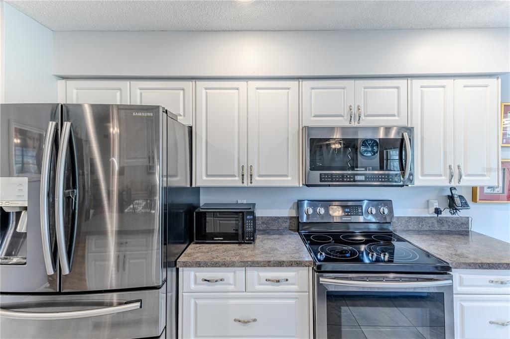 For Sale: $299,000 (2 beds, 2 baths, 1826 Square Feet)