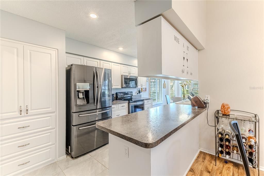 For Sale: $299,000 (2 beds, 2 baths, 1826 Square Feet)