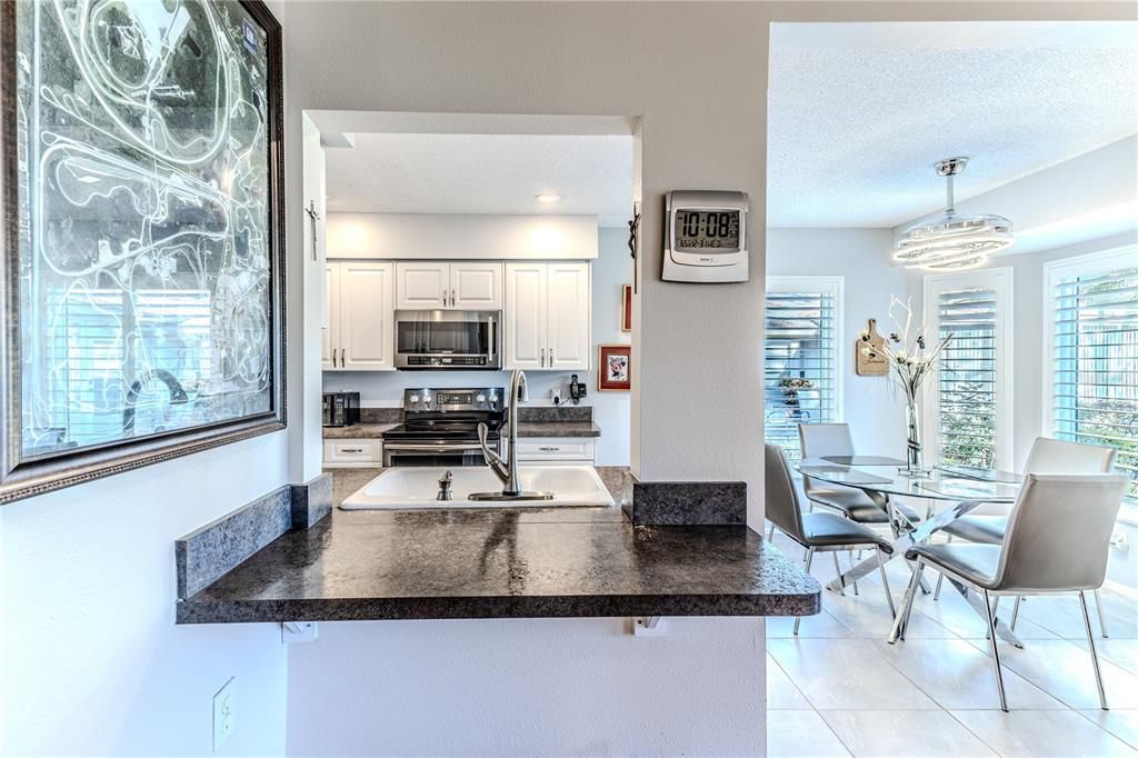 For Sale: $299,000 (2 beds, 2 baths, 1826 Square Feet)