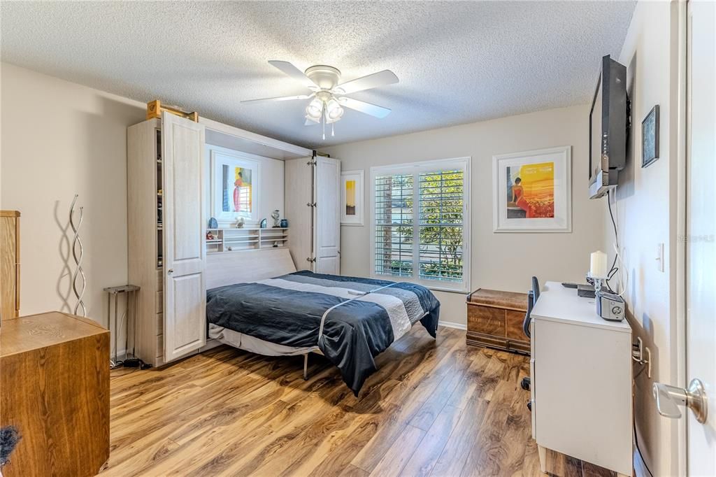 For Sale: $299,000 (2 beds, 2 baths, 1826 Square Feet)