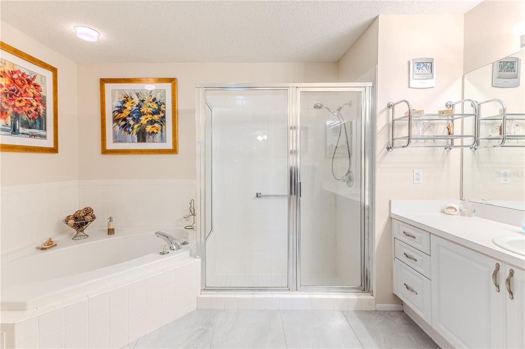 For Sale: $299,000 (2 beds, 2 baths, 1826 Square Feet)