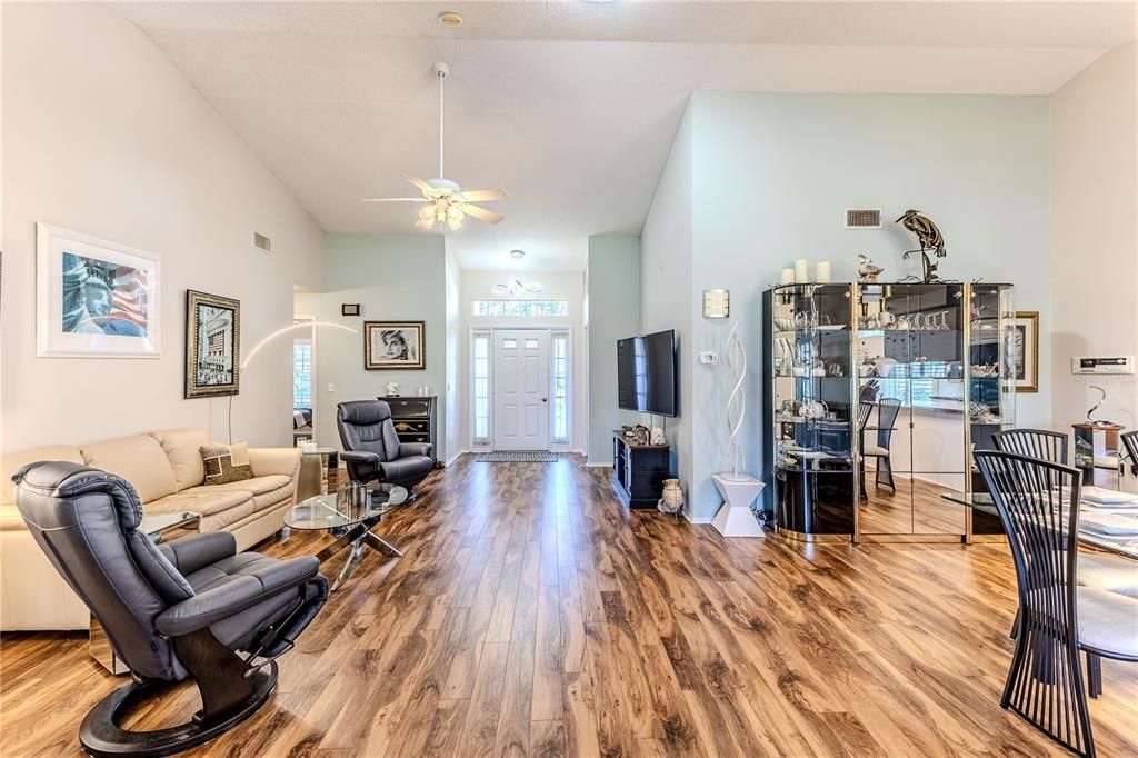 For Sale: $299,000 (2 beds, 2 baths, 1826 Square Feet)