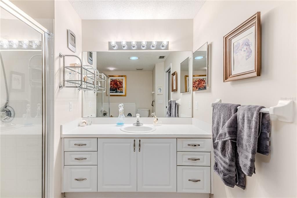 For Sale: $299,000 (2 beds, 2 baths, 1826 Square Feet)