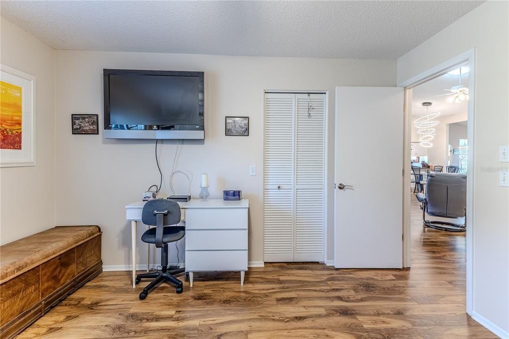 For Sale: $299,000 (2 beds, 2 baths, 1826 Square Feet)