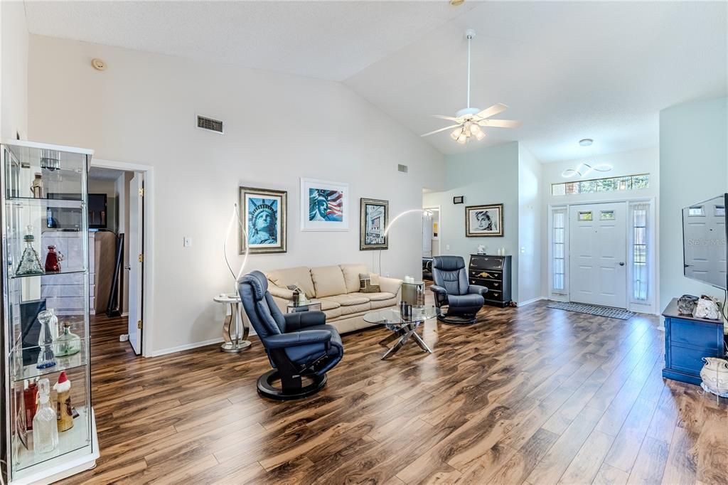 For Sale: $299,000 (2 beds, 2 baths, 1826 Square Feet)