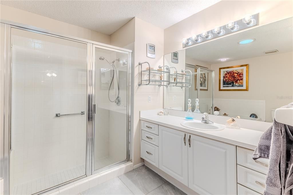 For Sale: $299,000 (2 beds, 2 baths, 1826 Square Feet)