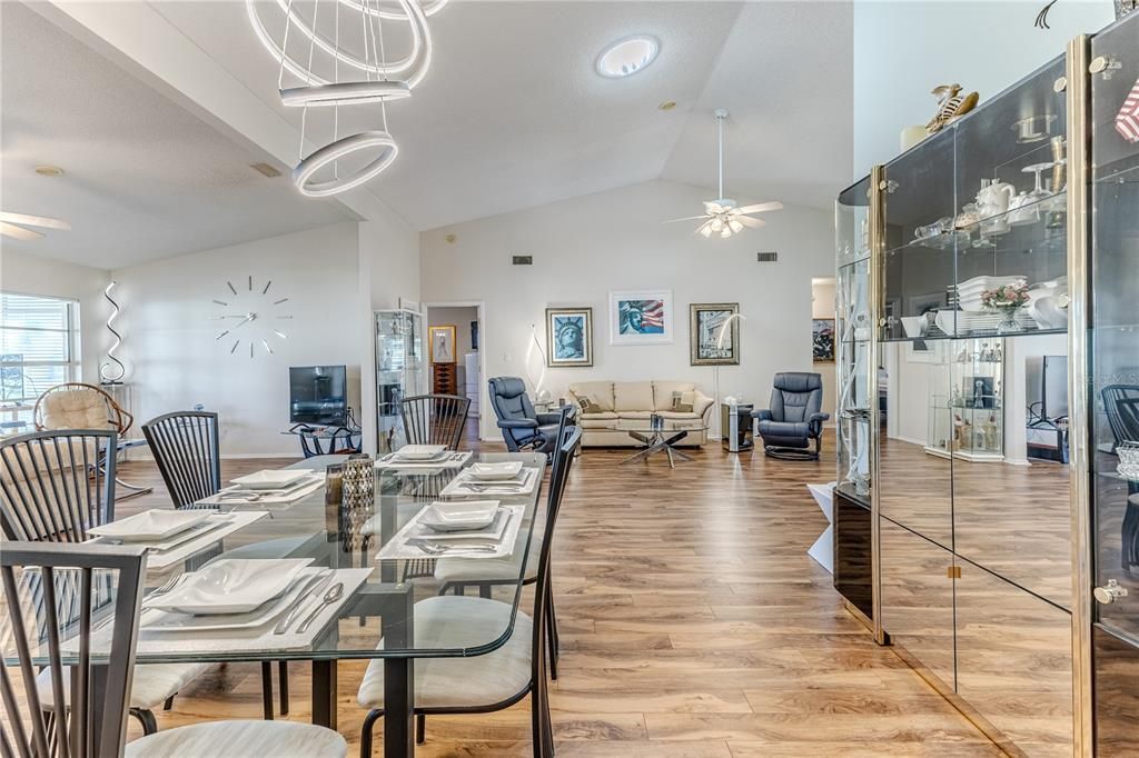 For Sale: $299,000 (2 beds, 2 baths, 1826 Square Feet)