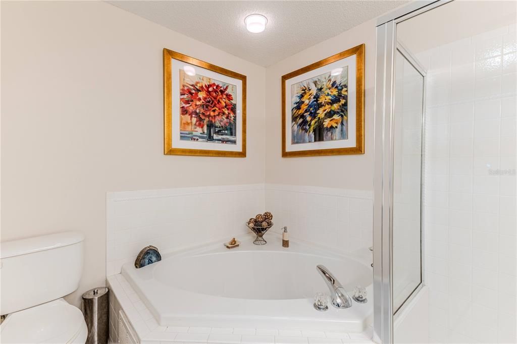 For Sale: $299,000 (2 beds, 2 baths, 1826 Square Feet)