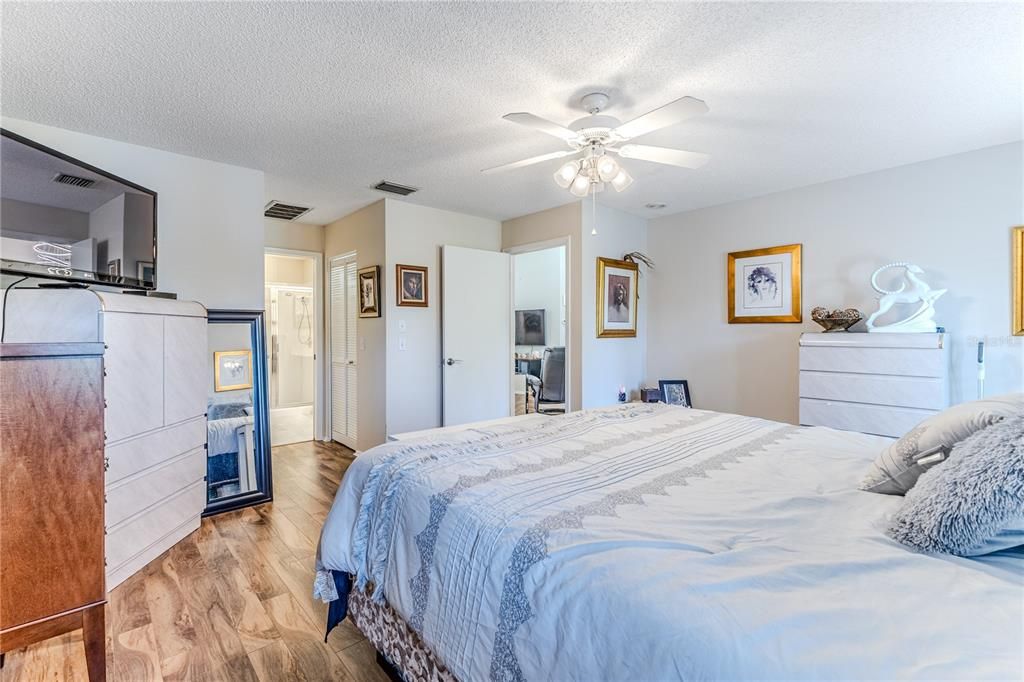 For Sale: $299,000 (2 beds, 2 baths, 1826 Square Feet)