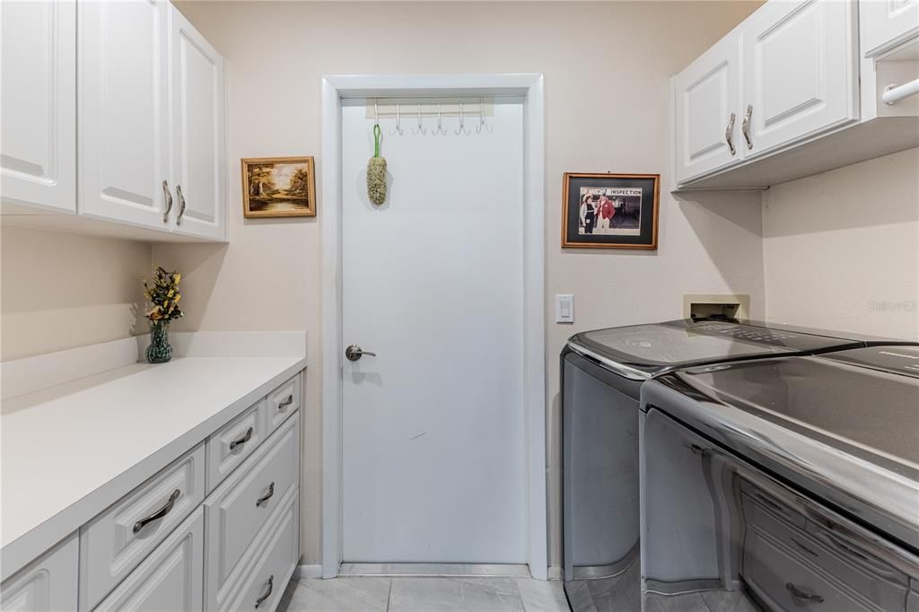 For Sale: $299,000 (2 beds, 2 baths, 1826 Square Feet)