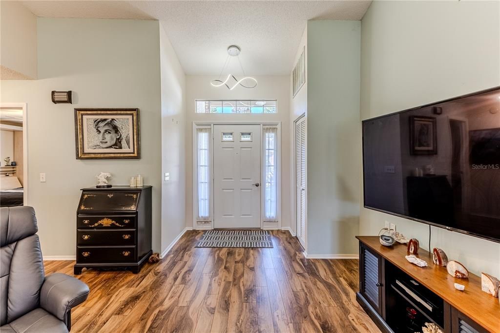 For Sale: $299,000 (2 beds, 2 baths, 1826 Square Feet)