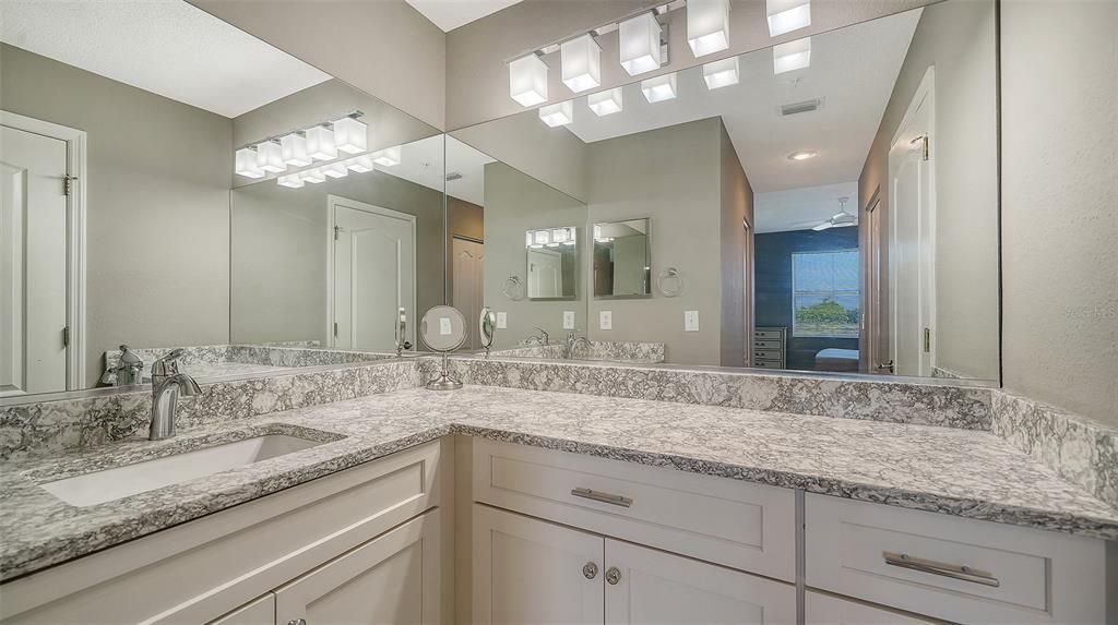 En Venta: $305,000 (2 camas, 2 baños, 1238 Pies cuadrados)