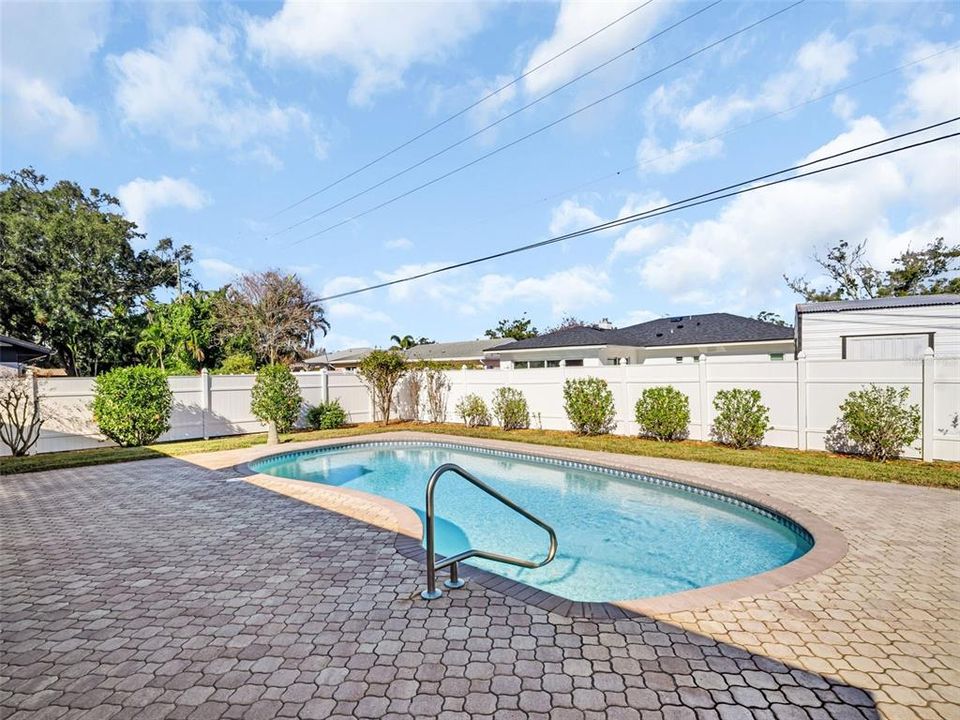 待售: $399,000 (2 贝兹, 2 浴室, 1200 平方英尺)