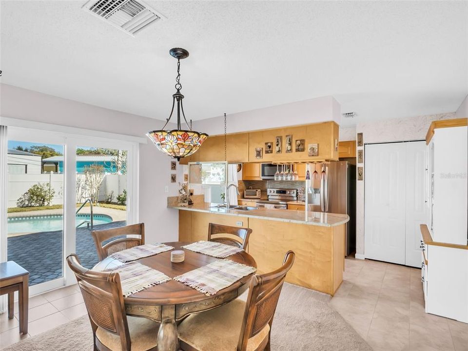 待售: $399,000 (2 贝兹, 2 浴室, 1200 平方英尺)