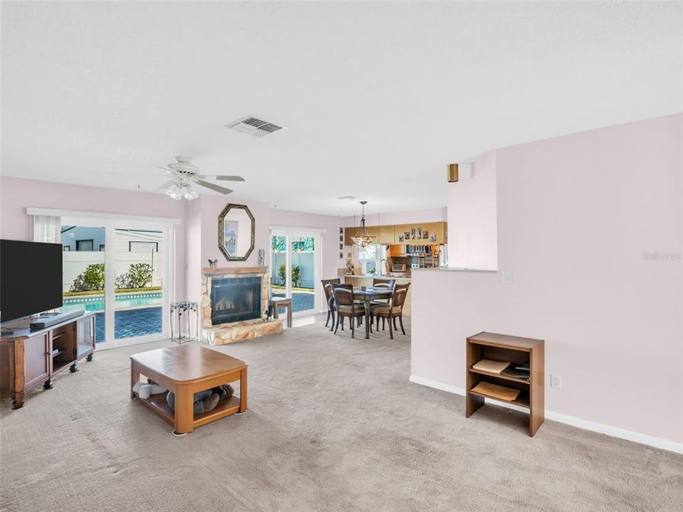 待售: $399,000 (2 贝兹, 2 浴室, 1200 平方英尺)