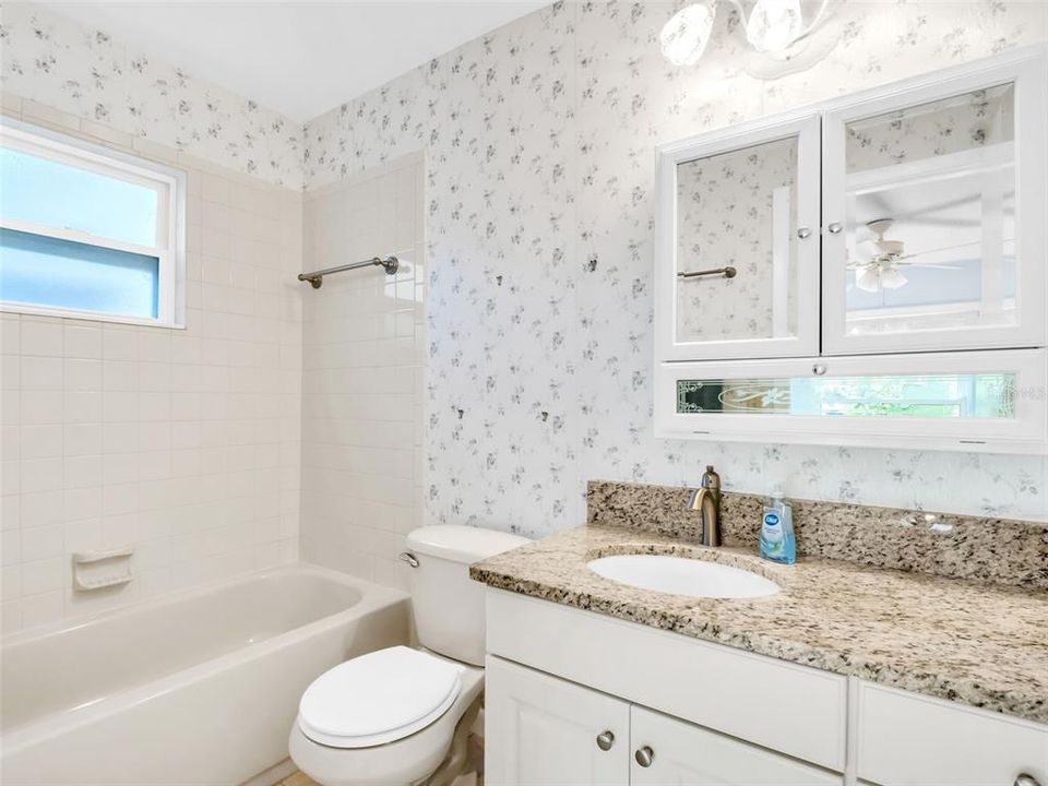 待售: $399,000 (2 贝兹, 2 浴室, 1200 平方英尺)